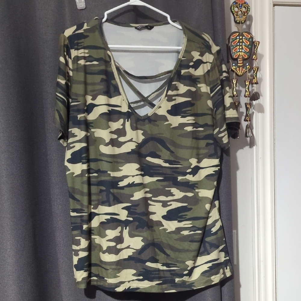 SHEIN Green Camo Criss-Cross Tee